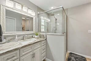 Bathroom - Dunnellon Dream - Pool, Fire Pit and Outdoor Bar (Rainbow Lakes Estates)
