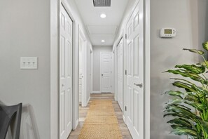 Interior - Dunnellon Dream - Pool, Fire Pit and Outdoor Bar (Rainbow Lakes Estates)