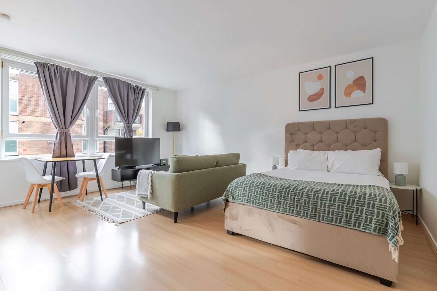 Strykejern/-brett, wi-fi og sengetøy