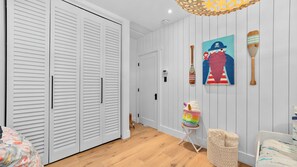 2 bedrooms, iron/ironing board, free WiFi, bed sheets - Golden Buoy in Mission Beach: 7 houses from the beach - free parking onsite (San Diego)