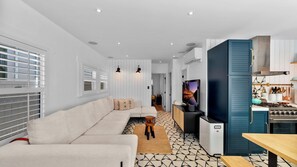Smart TV, fireplace, video games - Golden Buoy in Mission Beach: 7 houses from the beach - free parking onsite (San Diego)