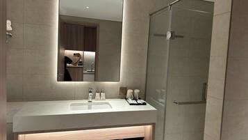 Shower, jetted bath, hair dryer, bidet