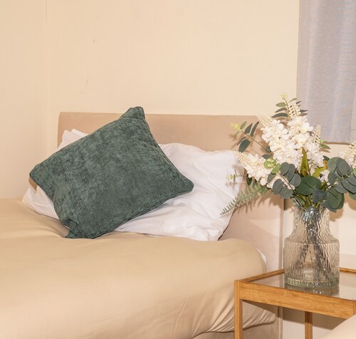 Quiet Yellow Rest House – Sleeps 7