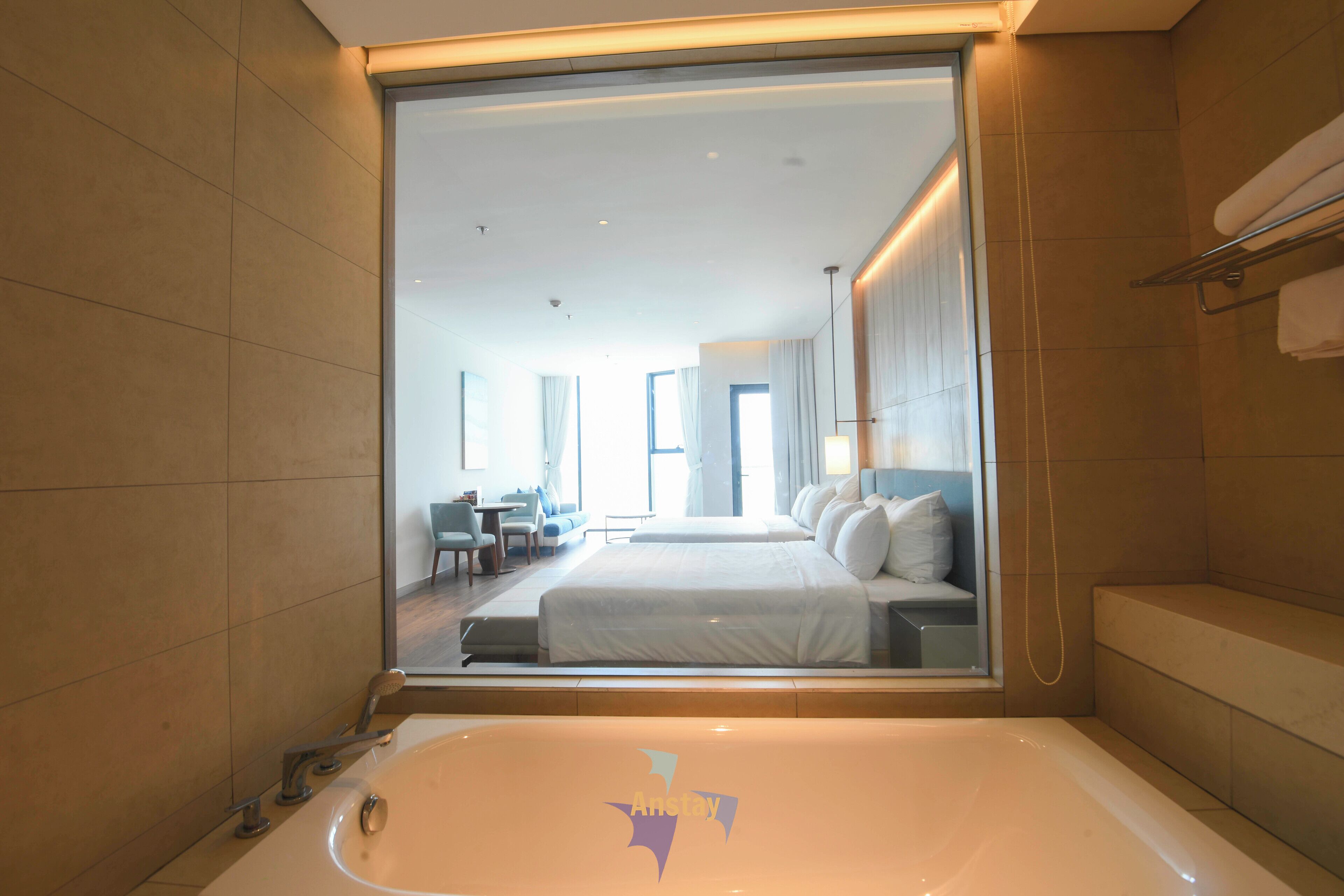 1 habitación, tabla de planchar con plancha y wifi 