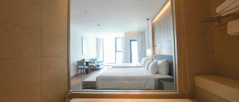 1 habitación, tabla de planchar con plancha y wifi