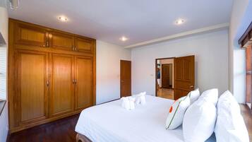 Villa - 3 soveværelser - privat pool - udsigt til pool | Pengeskab på værelset, mørklægningsgardiner, strygejern/strygebræt