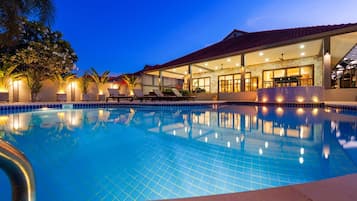 Outdoor pool, pool loungers