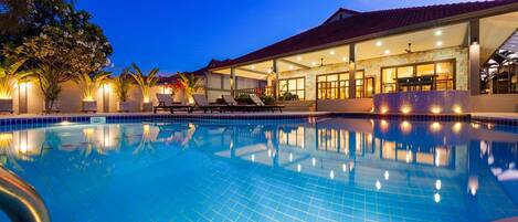 Outdoor pool, sun loungers