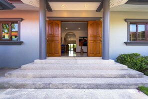 Property entrance - Lovely 3BR Villa in good Location CV3MA (Hua Hin)