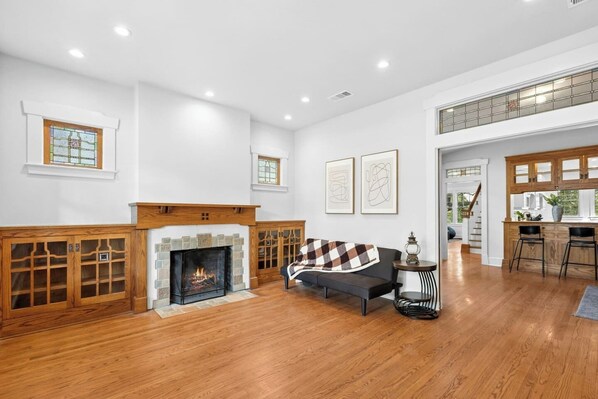 Interior - Historic Scholar's Home -6BR Craftsman ❤️ Walk to UT • Cafés • Bars • Downtown (Austin)