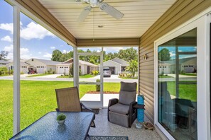 Outdoor dining - Charity Corner Villa at Richmond (The Villages)