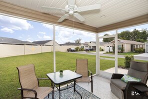 Outdoor dining - Charity Corner Villa at Richmond (The Villages)