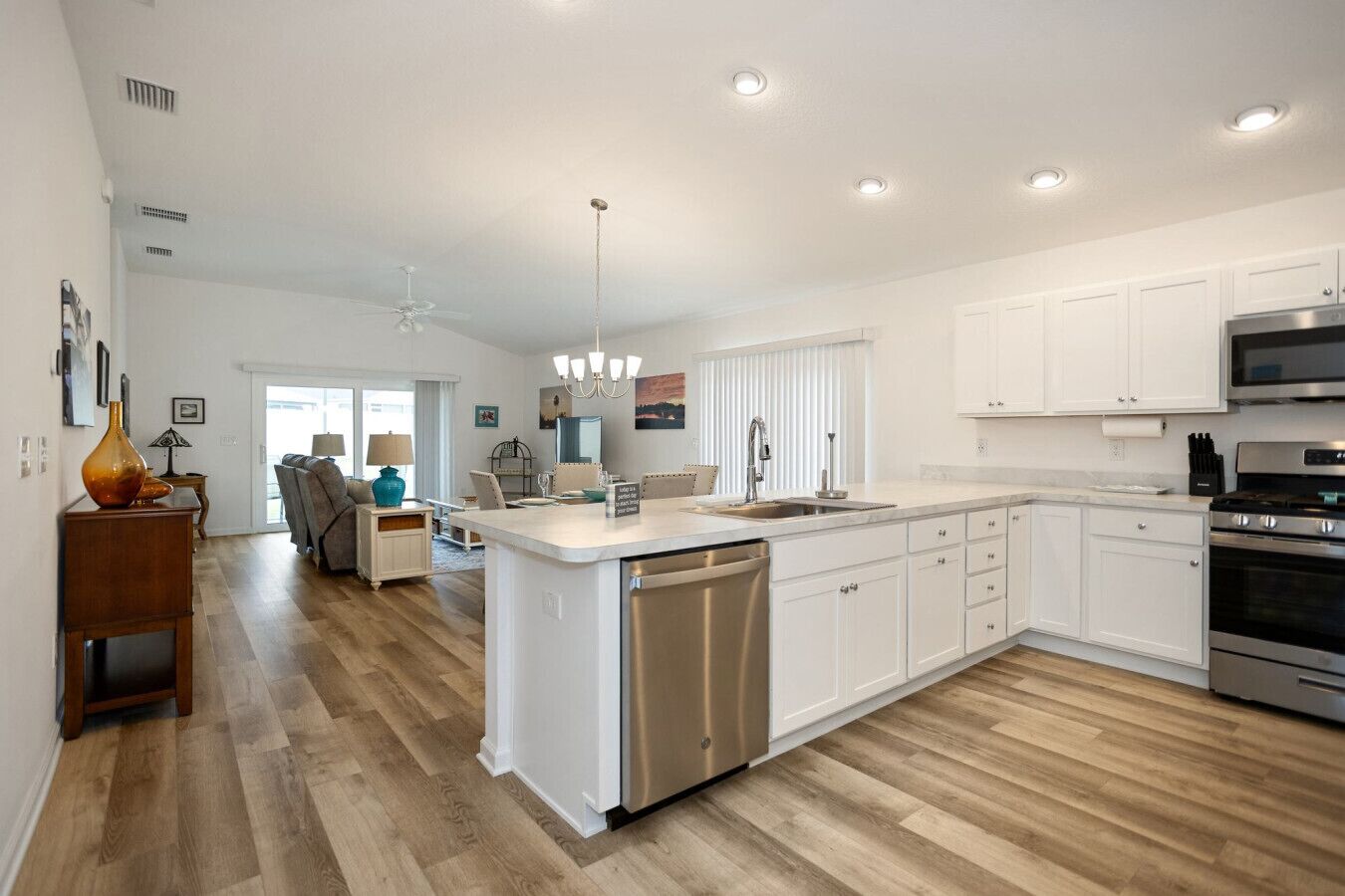 ثلاجة، ميكروويف، فرن، موقد طهي مسطح