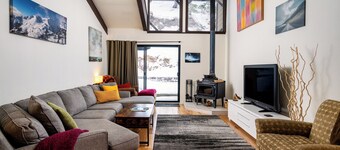 NEW LISTING! Alpine Family Chalet: Cozy 2BR retreat in Alpine Meadows