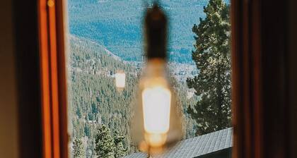 Just Listed! Mountain Ski Chalet w/Hot Tub + Stunning Mountain Views