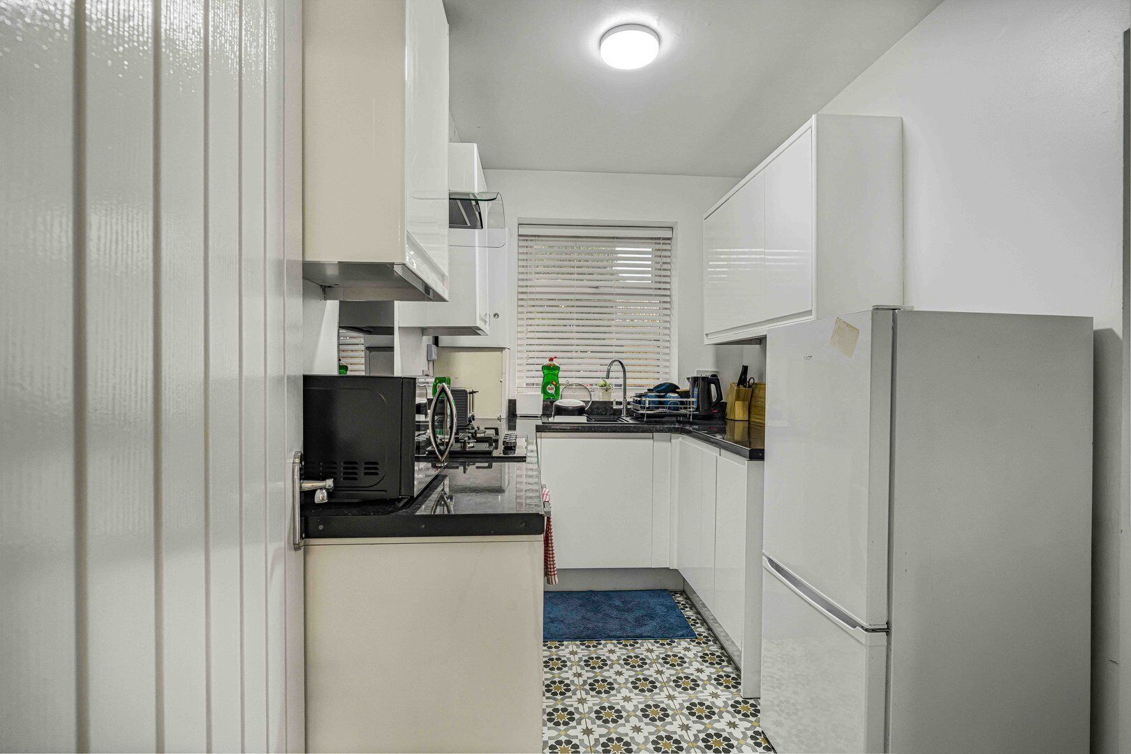 Fridge, microwave, oven, coffee/tea maker