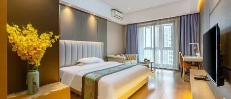 Classic Double Room, Balcony, City View | Desk, laptop workspace, blackout drapes, soundproofing