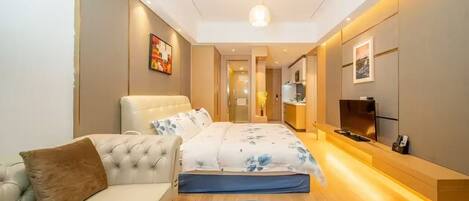 Classic Double Room, Balcony, City View | Desk, laptop workspace, blackout curtains, soundproofing