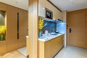 Classic-Zweibettzimmer, Balkon, Stadtblick | Eigene Küche