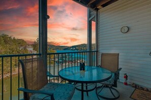 Outdoor dining - Lakefront Condo w/ 3 Pools, Boat Slip & Patio Views at 13mm of the BIg Niangua (Camdenton)