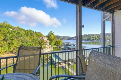Lakefront Condo w/ 3 Pools, Boat Slip & Patio Views at 13mm of the BIg Niangua