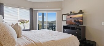 Lakefront Condo w/ 3 Pools, Boat Slip & Patio Views at 13mm of the BIg Niangua