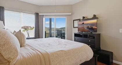 Lakefront Condo w/ 3 Pools, Boat Slip & Patio Views at 13mm of the BIg Niangua