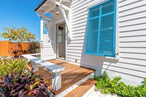 Exterior detail - 3 Bedroom Villa, Sunset Point, Abaco - McCalla Villa # 4 (Elbow cay)