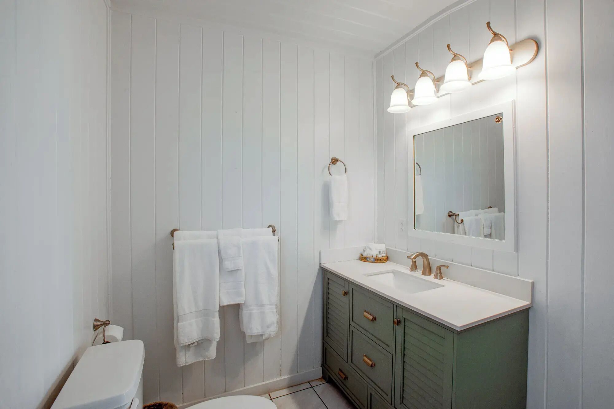 Bruser, bidet, håndklæder