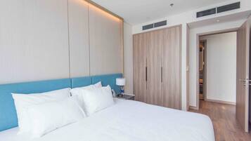 2 bedrooms, iron/ironing board, WiFi