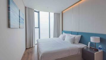 2 bedrooms, iron/ironing board, WiFi