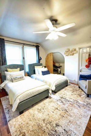 2 bedrooms, desk, iron/ironing board, free WiFi