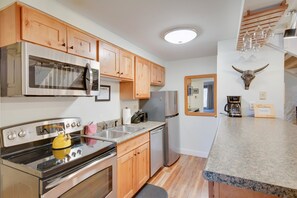 ثلاجة، ميكروويف، فرن، موقد طهي مسطح