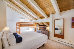 2 habitaciones, escritorio, tabla de planchar con plancha y wifi gratis 