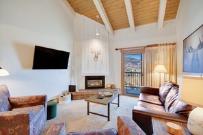 تلفزيون ذكي، مدفأة، تنس طاولة، كُتُب