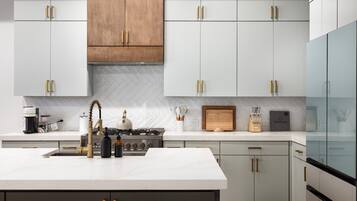 Mikrowelle, Ofen, Herdplatte, Geschirrspüler