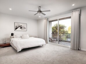 5 bedrooms, iron/ironing board, WiFi, bed sheets