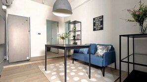 Interior - 232 Minsheng West Road 4A｜ Modern 2B1B Apartment ｜Newly Renovated (台北市)