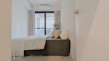 2 bedrooms, internet, bed sheets