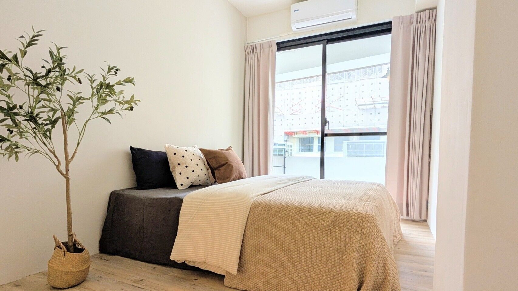 2 多间卧室、上网接入、床单