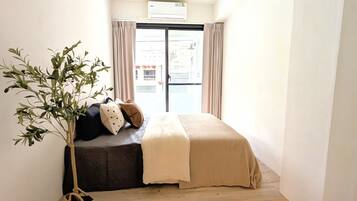 2 bedrooms, internet, bed sheets