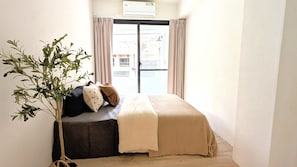 2 bedrooms, internet, bed sheets