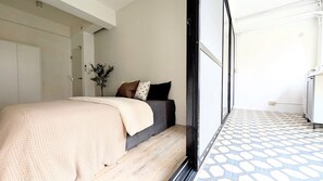 2 bedrooms, Internet, bed sheets - 232 Minsheng West Road 4A｜ Modern 2B1B Apartment ｜Newly Renovated (台北市)