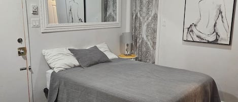 1 habitación, tabla de planchar con plancha y internet