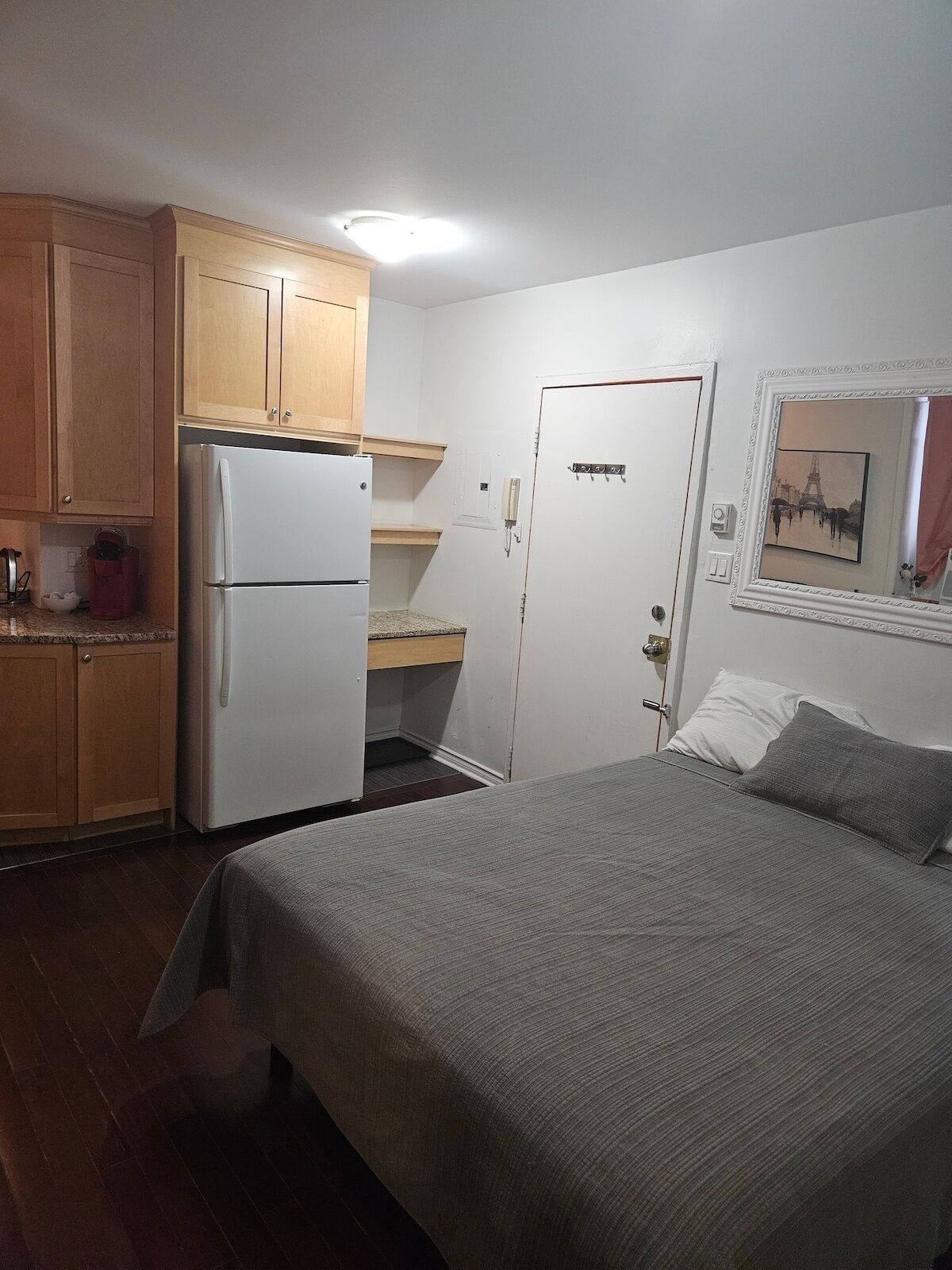 1 soverom, strykejern/-brett og internettilgang