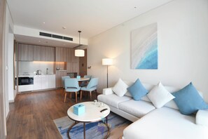 Living area - 2BR Vacation Retreat • Rainfall Shower • Spring Stay (Thành phố Hạ Long)