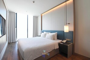 2 bedrooms, iron/ironing board, WiFi - 2BR Vacation Retreat • Rainfall Shower • Spring Stay (Thành phố Hạ Long)