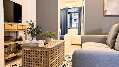 232 Minsheng West Road 4B ｜ Modern 2B1B Modern Apt Newly Renovated