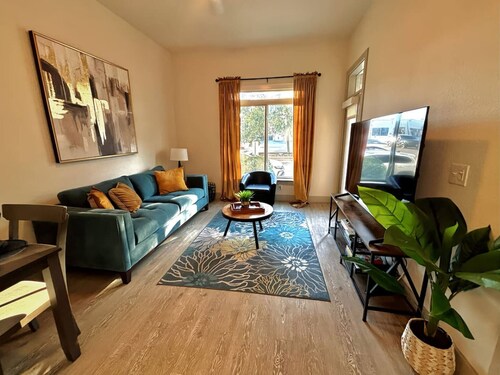 Riverwalk Luxury Haven Pool Free Parking