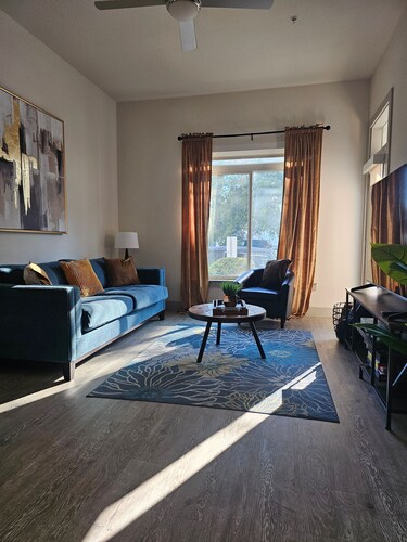 Riverwalk Luxury Haven Pool Free Parking